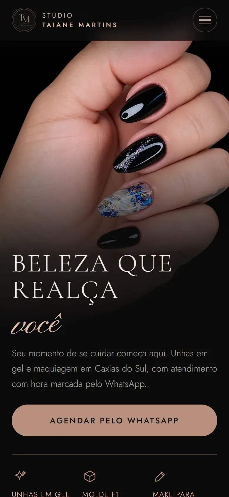 Site da Studio Taiane Martins aberto no celular e no computador